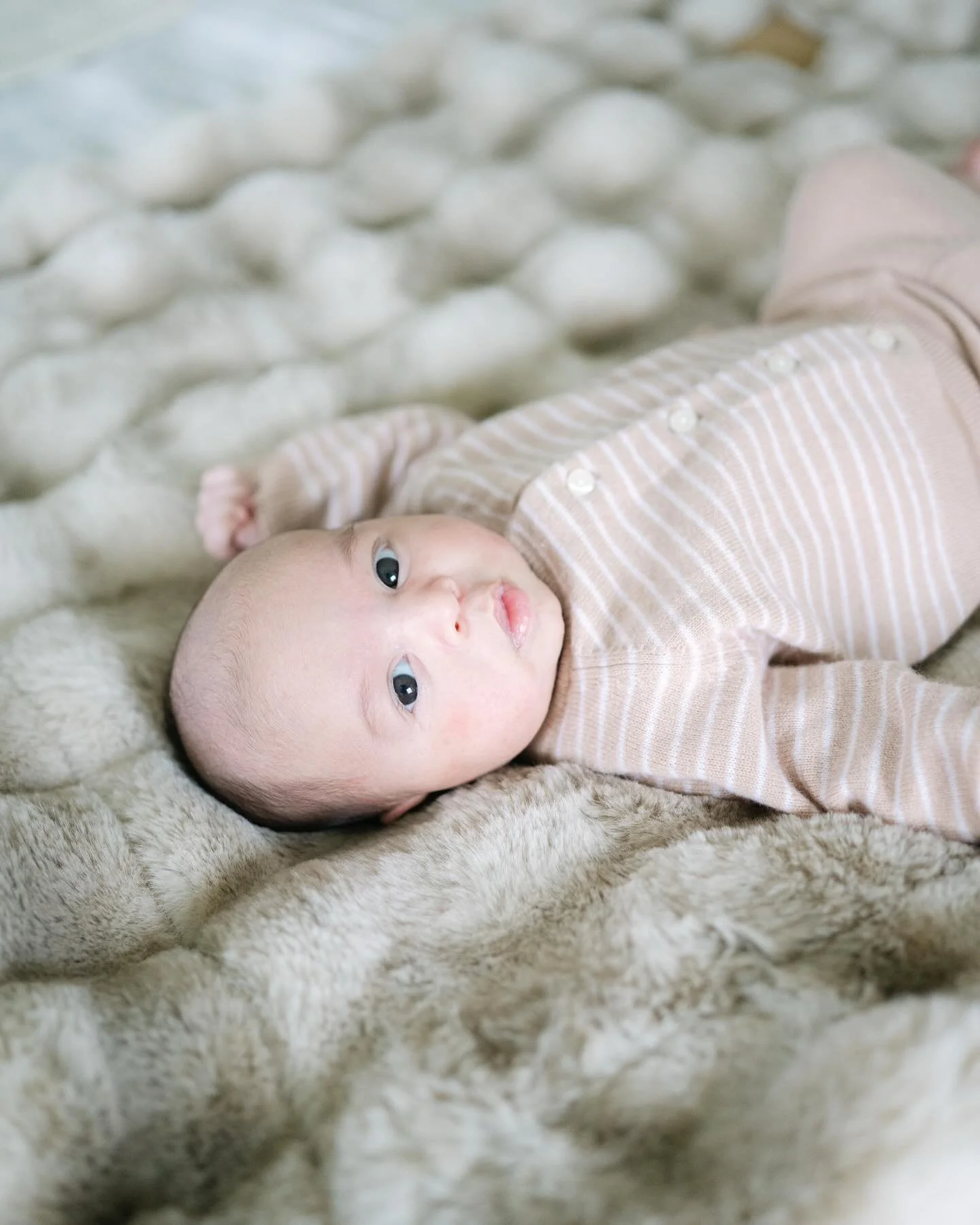 Snuggle season ❤️.
Hope everyone is staying warm during this snowstorm! I can&rsquo;t remember the last time we had this much snow! 

#darienmoms 
#darienphotographer #inhomenewbornsession #westchestermoms #westchesternewbornphotography #thekindredpa