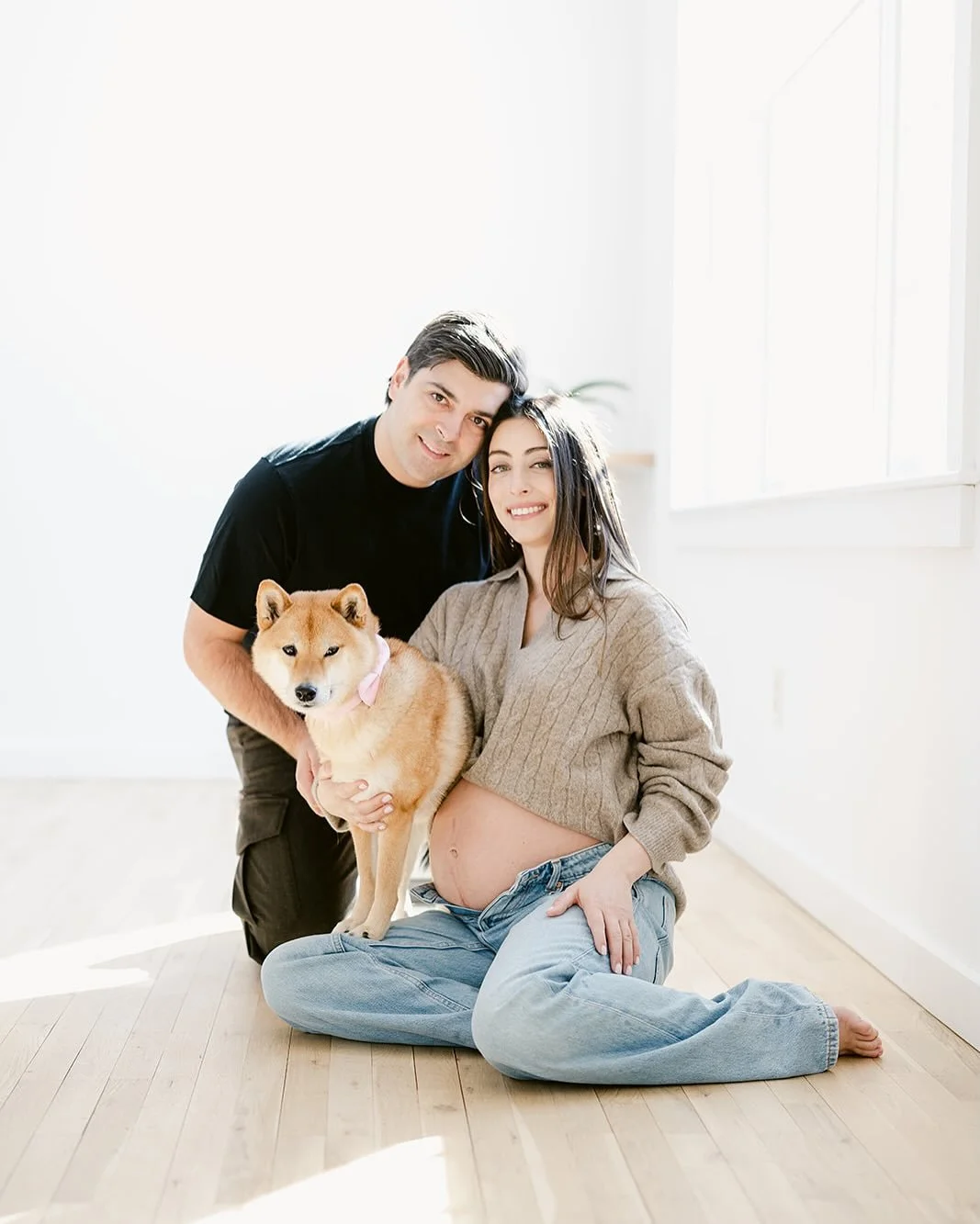 Celebrate the waiting with airy light and minimal styling- maternity sessions that feel like you. I love offering studio maternity sessions that focus on beauty of what&rsquo;s next. 

#darienmoms #darienphotographer #maternitypictures #studiomaterni