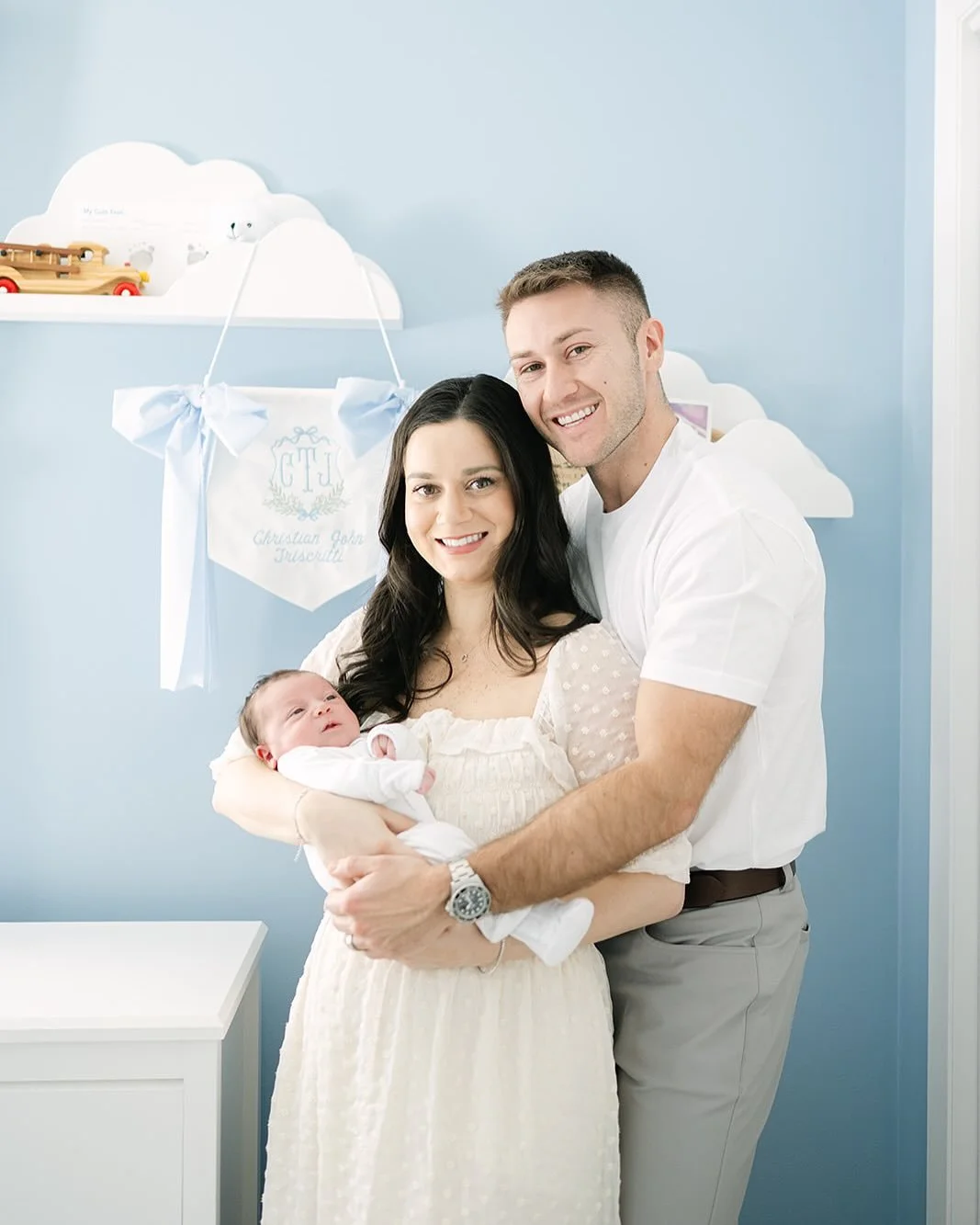Cozy in home newborn session! Something so sweet about capturing those first memories in the special space designed with so much love and care. @mikaylatriscritti 

#darienmoms #darienphotographer #inhomenewbornsession #inhomenewbornphotography #newc
