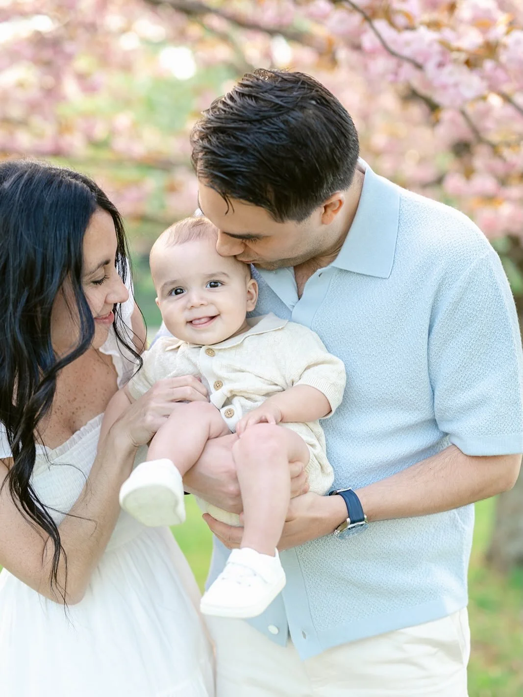 Fresh blooms, warm sunshine, and family cuddles! Spring mini sessions have been a true pleasure! 

#darienmoms #newcanaanmoms #fairfieldcountyphotographer #westchestermoms #fairfieldcountymoms