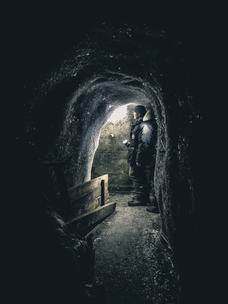 ICE AGE: RETURN OF THE MAMMOTHS, Channel 4 / Discovery | Deep down inside -20 permafrost tunnels under Siberia.