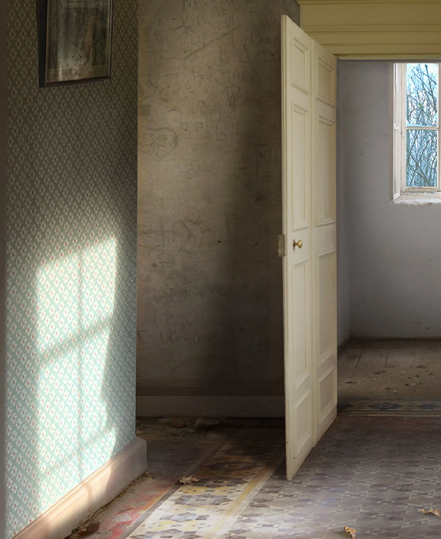 Suzanne-Moxhay-Connecting-Door-large-Oliver-Projects-Gallery crop.jpg