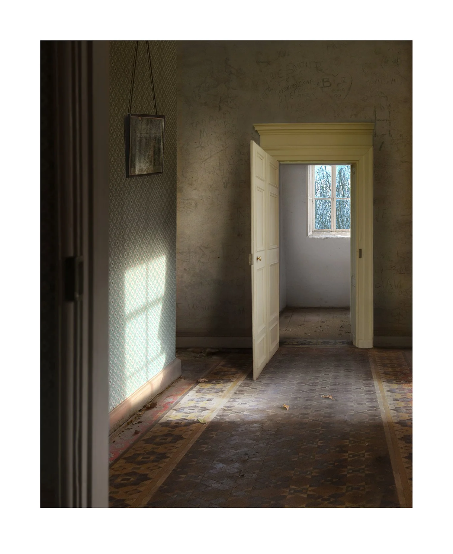 Suzanne Moxhay, Connecting Door (large), 2024