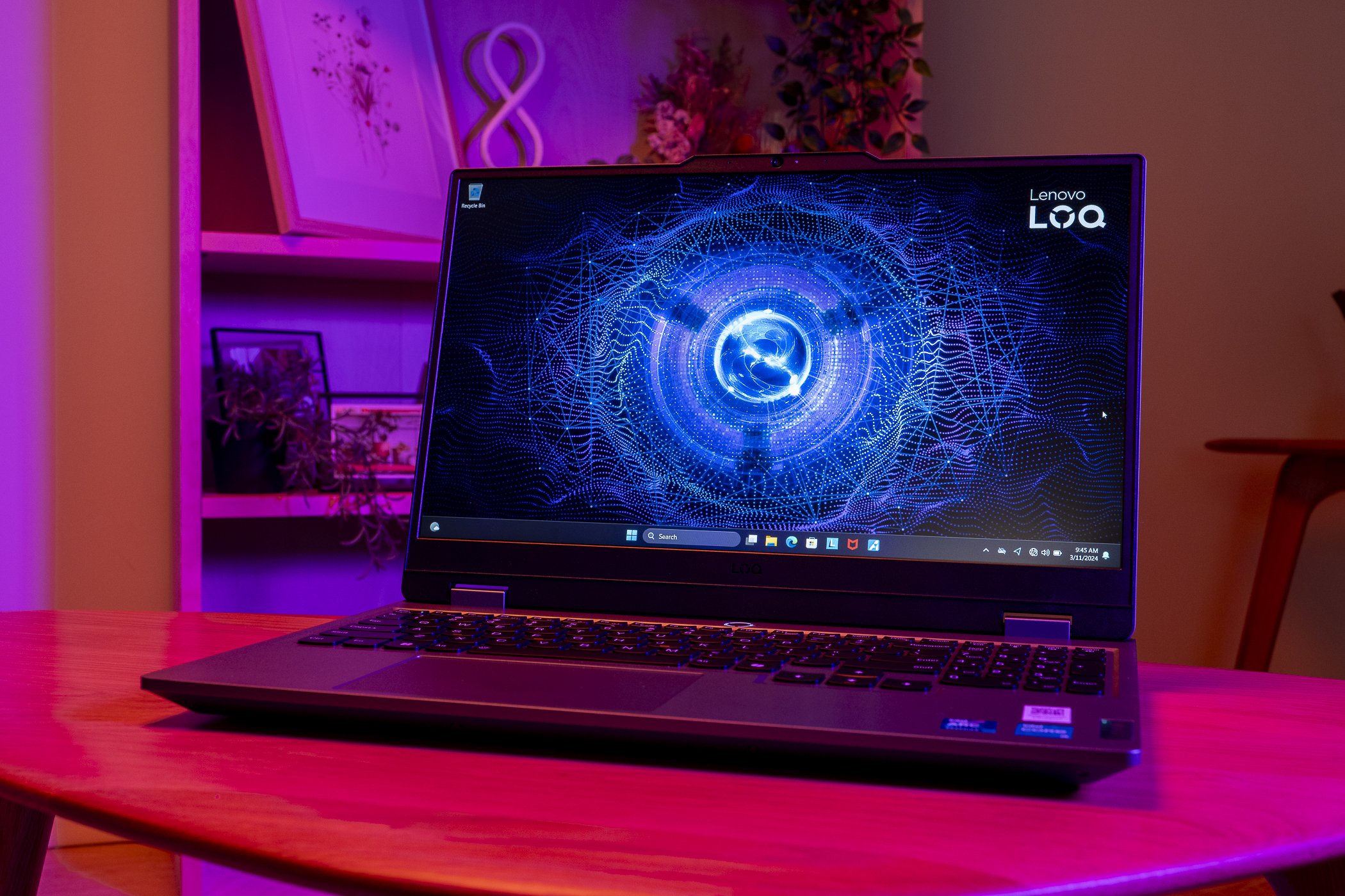 The Lenovo LOQ 15IAX9I powered on (2).jpg