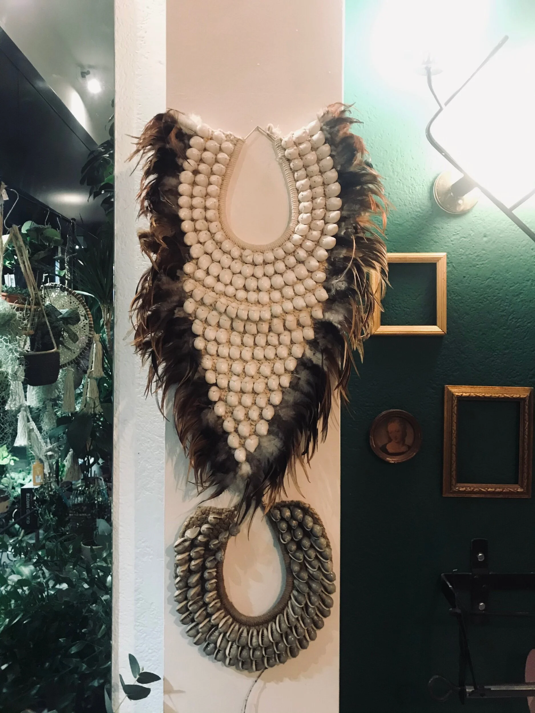 collier plumes coquillages décoration