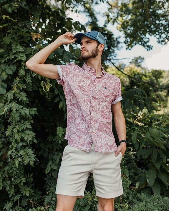 Tropical mood? Come shop Southern Shirt's performance button downs! 🌴
PC: @novelwonder | #lcclothier #dresswell #southernshirt #southerntide #vineyardvines