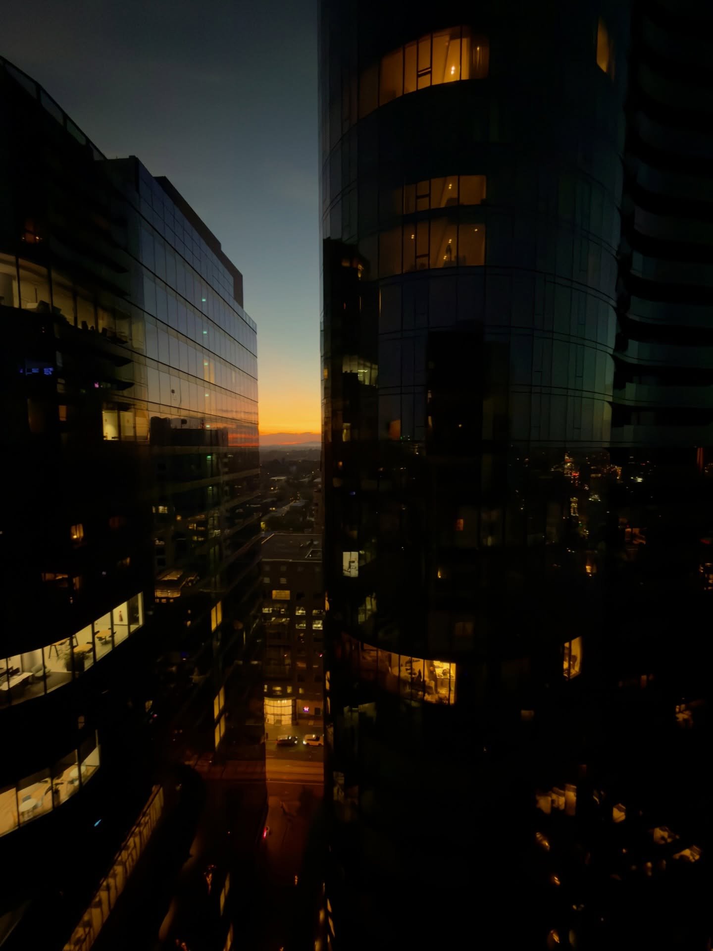 First morning in Melbourne, waking up to this sunrise in our Airbnb on the 21st floor.