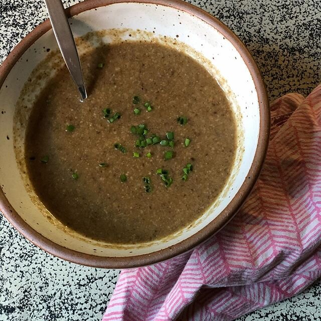 It&rsquo;s really hard to make mushroom soup look pretty, but it is soooo yummy. I made @smittenkitchen cream of mushroom soup without the cream or the butter. In pur&eacute;ed soups, I always like to taste before adding the richness-enhancing ingred