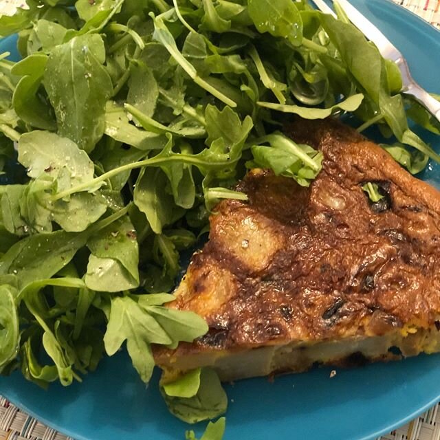 Here&rsquo;s another simple #quarantinekitchen idea: tortilla espa&ntilde;ola. We had a baked potato bar for dinner earlier in the week (also a versatile, pantry friendly meal), and I always bake up a few extra. Traditionally, this dish uses raw pota