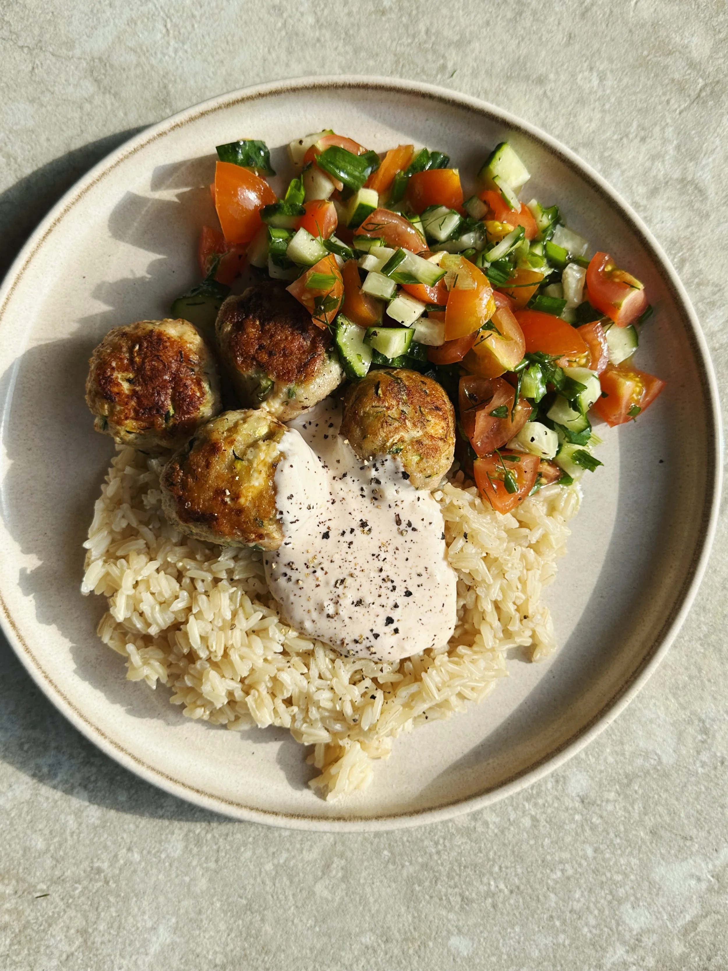 Vištienos, cukinijų ir fetos kepsneliai