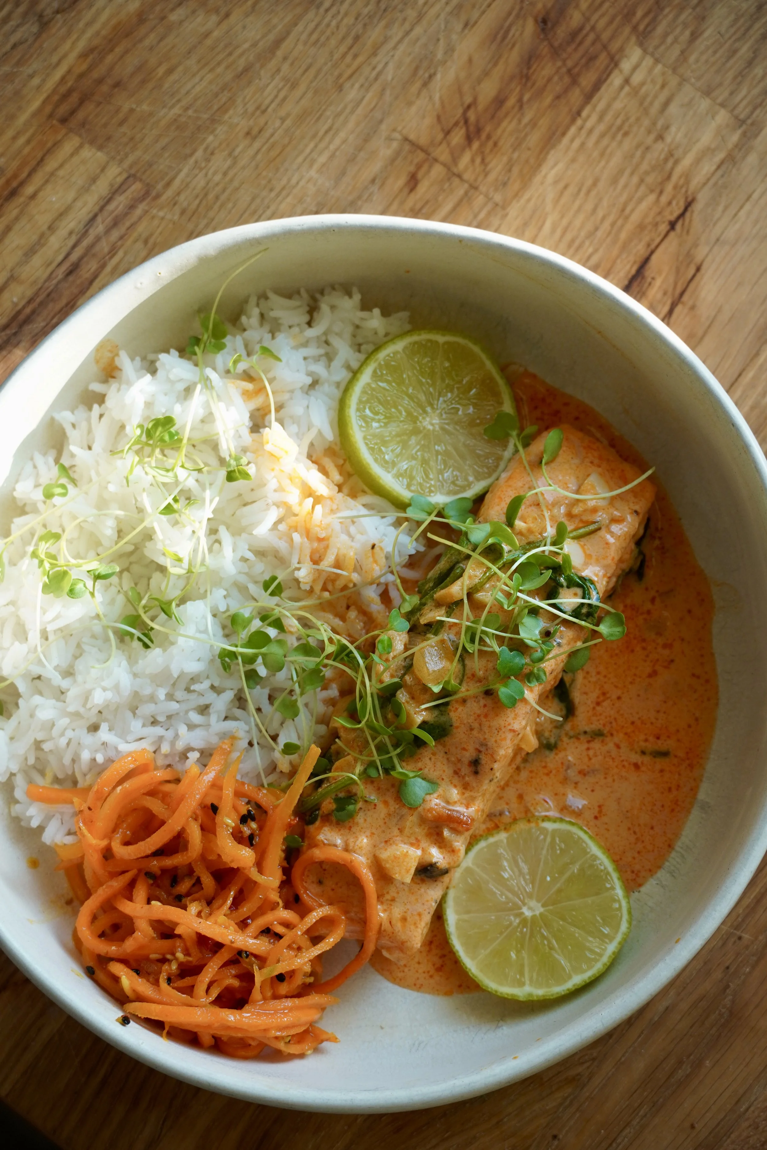 Lašiša kokosų pieno ir kario padaže 