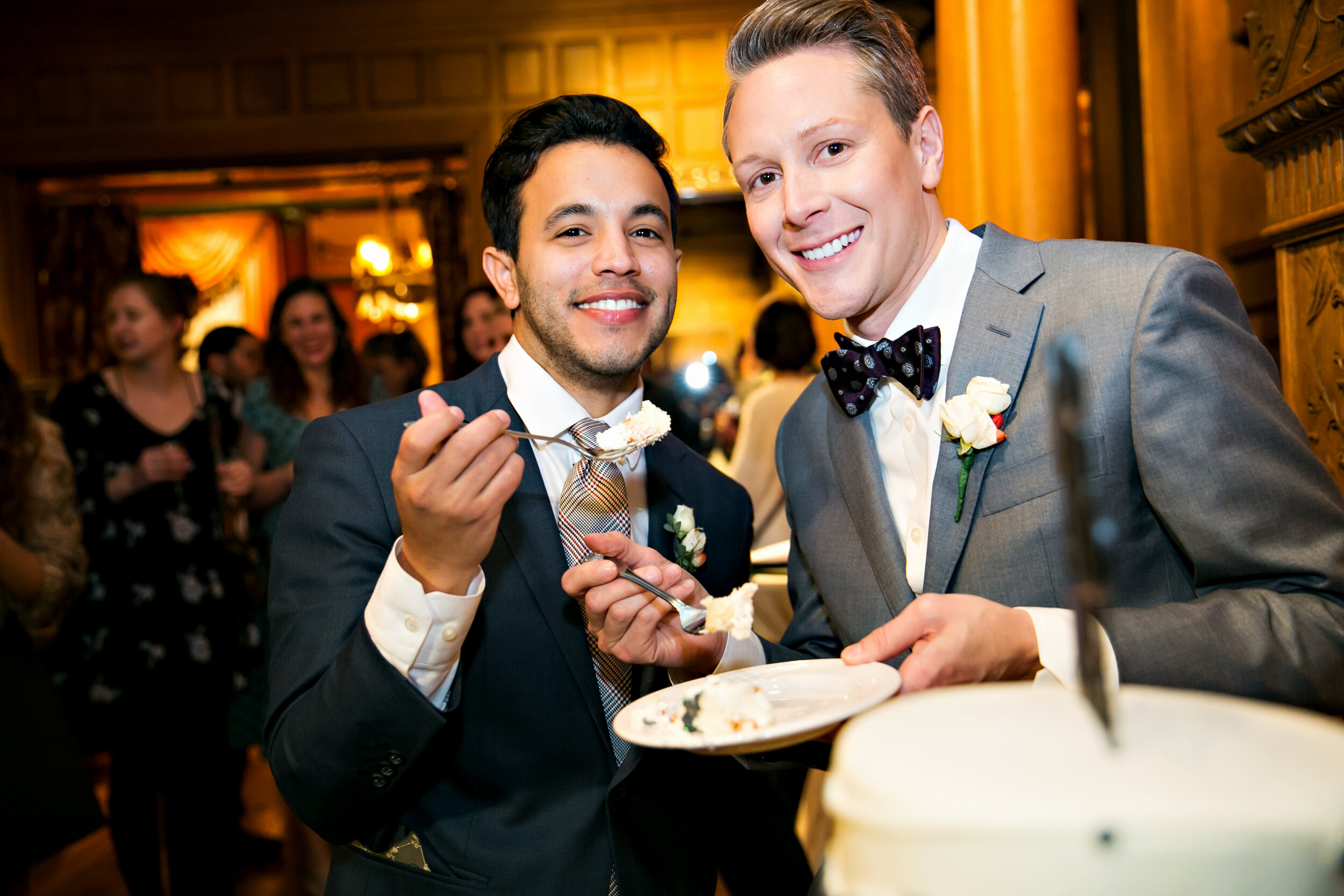 Minneapolis Minnesota Wedding Photographer Lauren B Photography Couple Candid Cake038.jpg