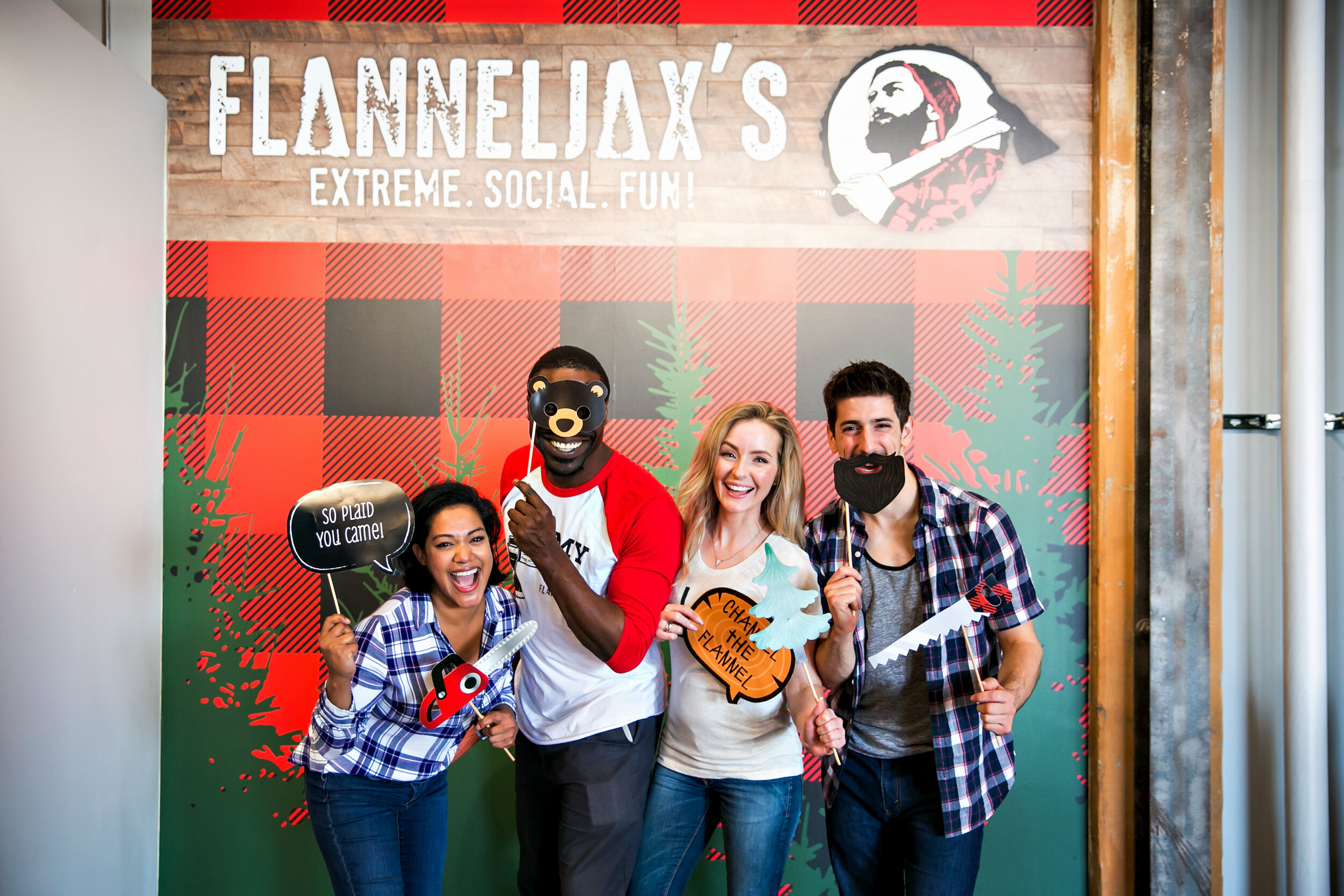 Minneapolis Lifestyle Commercial Photographer Lauren B Photography FlannelJaxs Reopening Model Shoot006.jpg