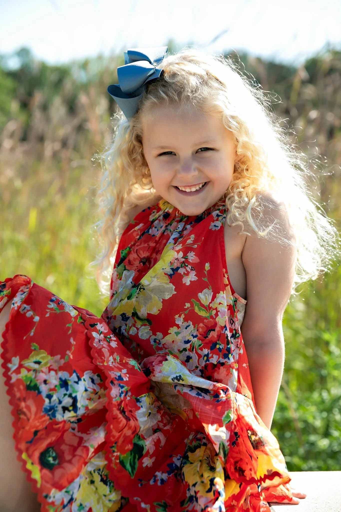 Summer isn't over yet, right?! Sunshine, curls, and a smile that could power the entire state of Minnesota. ☀️💛

Time for new family photos? I'd love to capture this precious time!