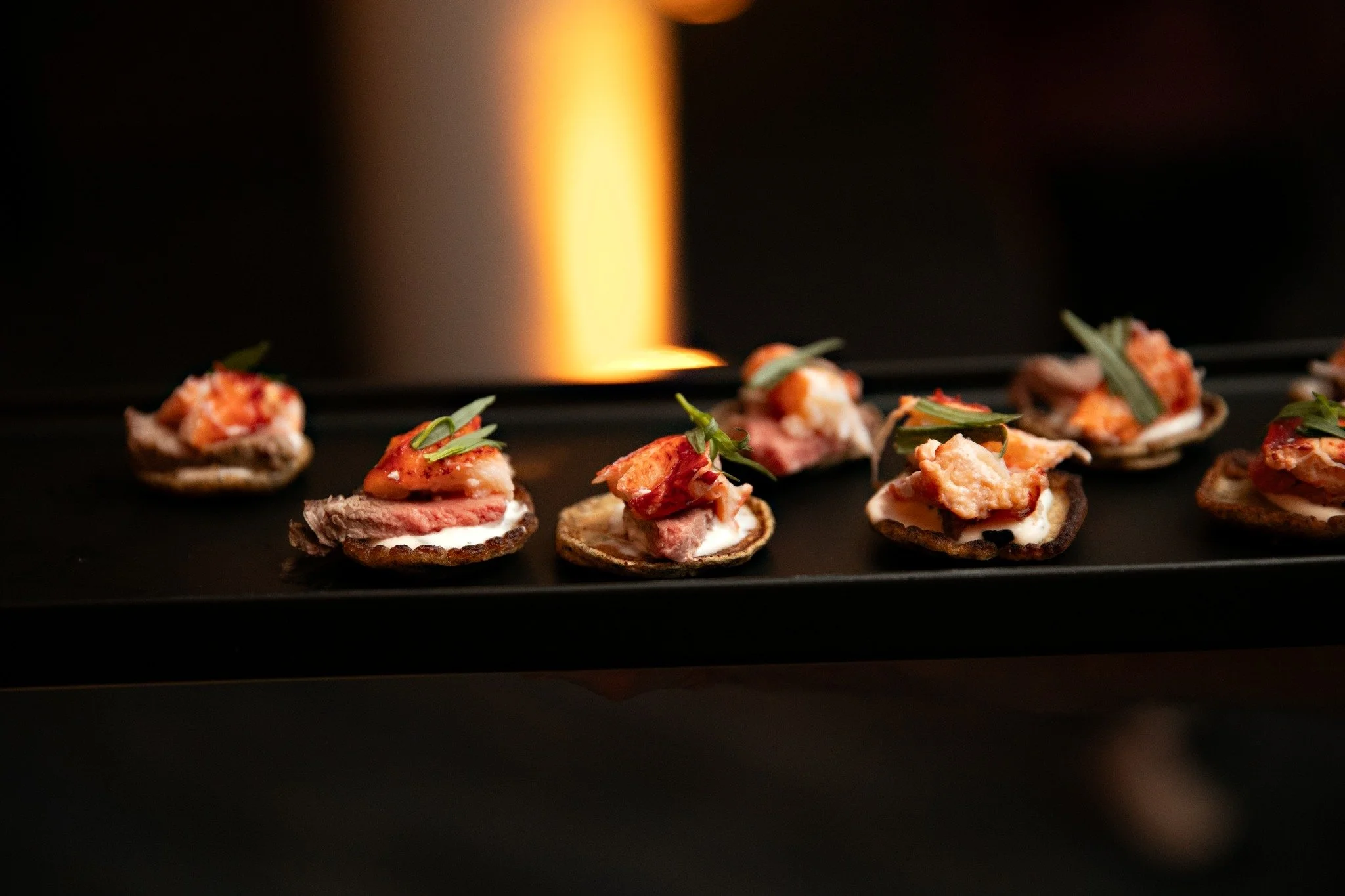 Holiday party glow = twinkle lights, happy hugs, and a grazing table that absolutely did not survive the night ✨🥂

@collectedrentals
#HolidayParty #EventPhotography #HolidayEvent #CorporateEvent