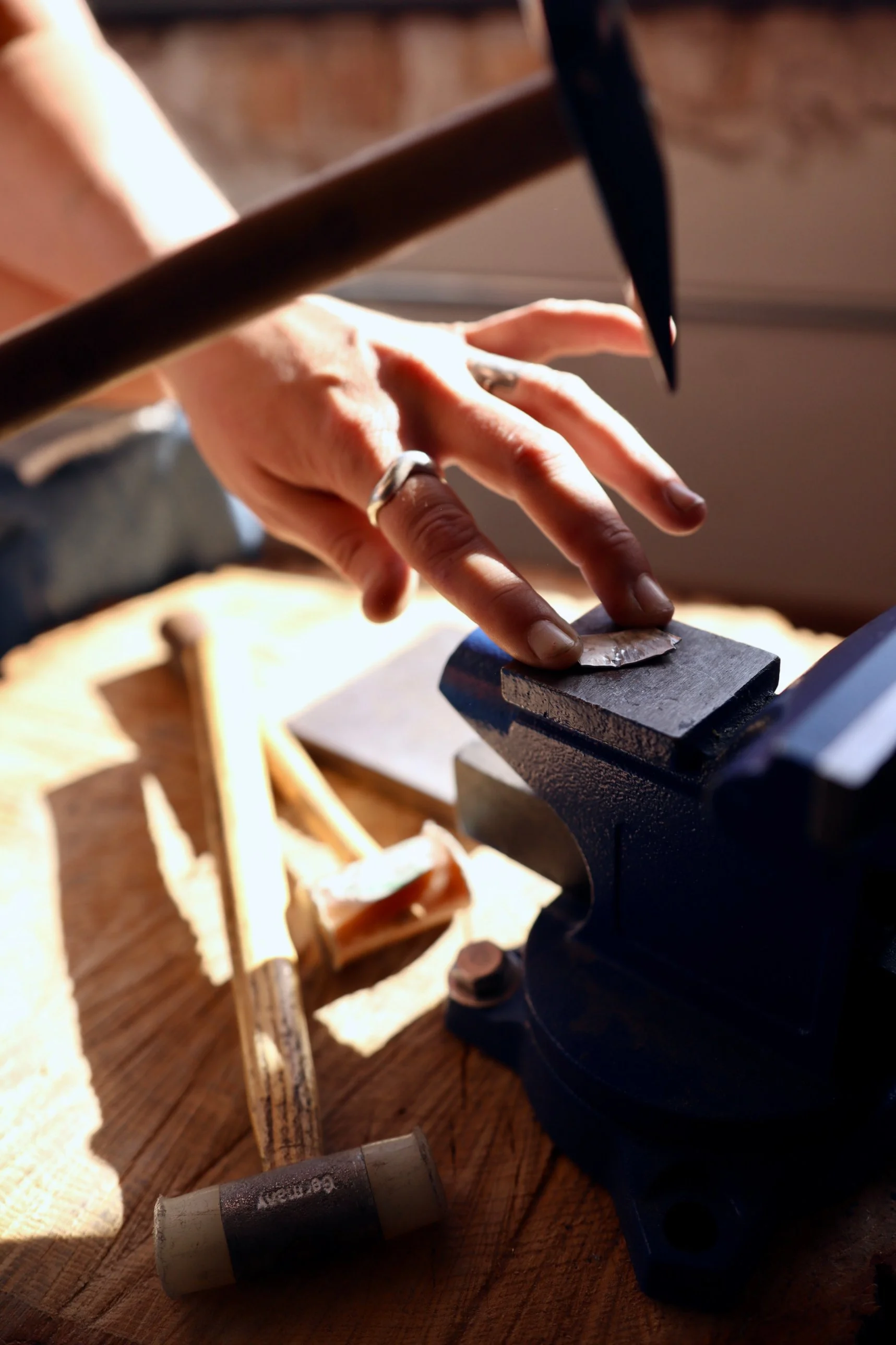 laurel-fold-forming-hammering-on-vise.jpg