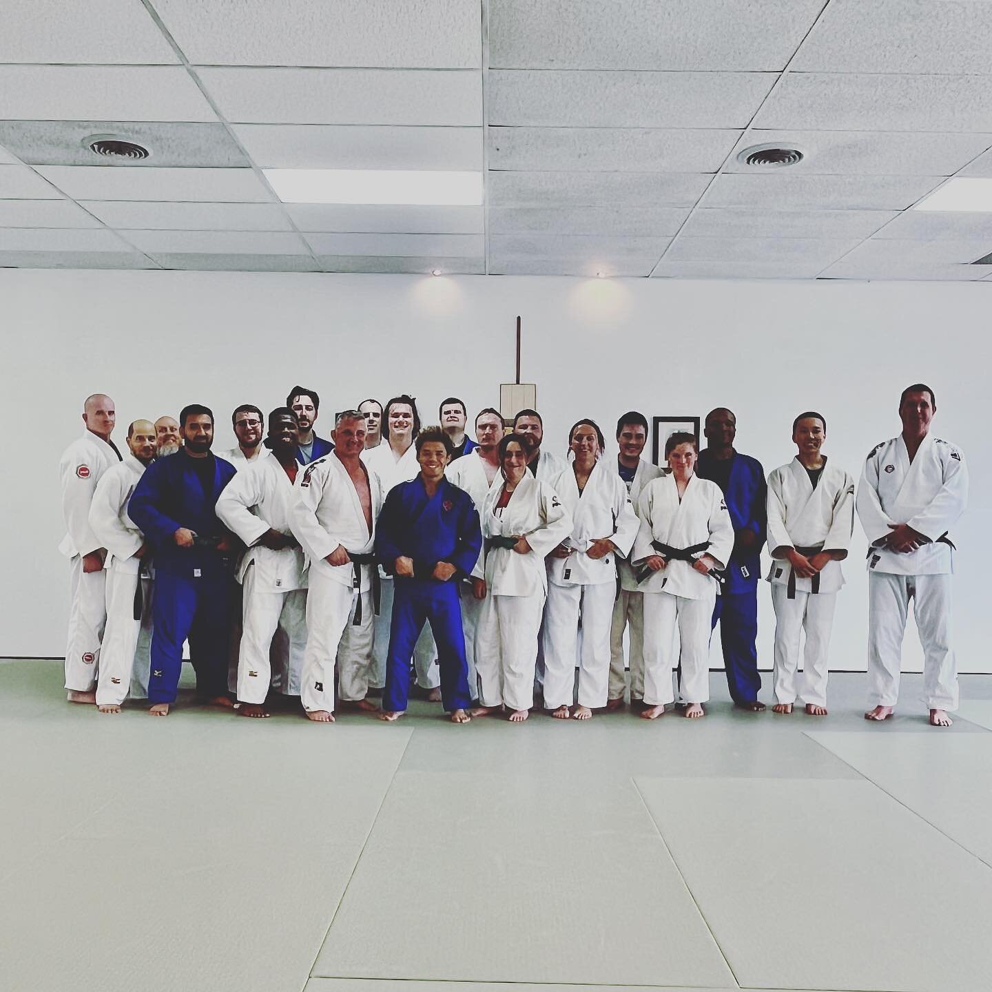 I had my seminar at Greater Detroit Budojuku in Michigan on last Sat, and Sun.  I really enjoyed sharing my Judo with the people in the picture. I deeply appreciate your hospitality. See you guys next year !

#judo #bjj #judoseminar