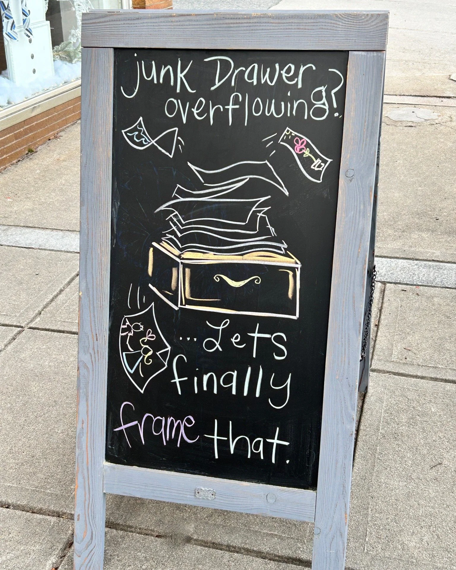 Do you have a pile of photographs that "you're going to get to eventually"? Or have some artwork that you think, "oh I've been meaning to get to that"? Let us help you cut the clutter and check things off your to-do list!

@wakefi