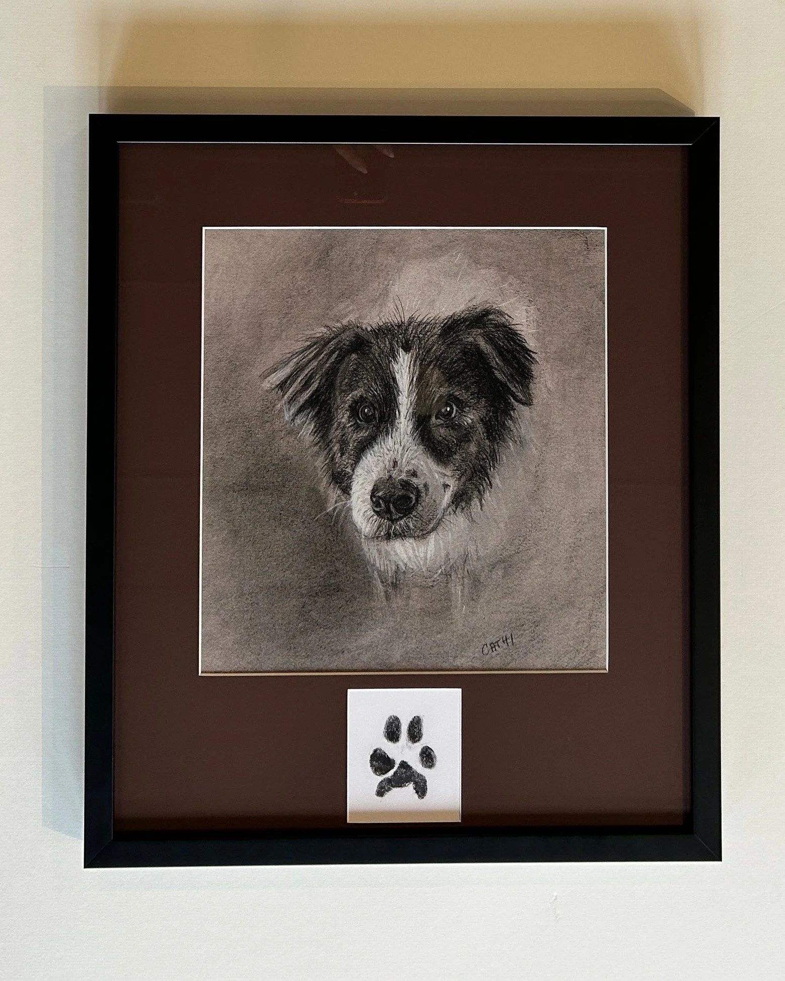 An adorable before and after tribute to this customers furry friend. See how the shape and color of the mat changes the look of the artwork? It helps create a central theme and sense of cohesion to the whole piece! 🐾🐾

@wakefieldvillageassociation 