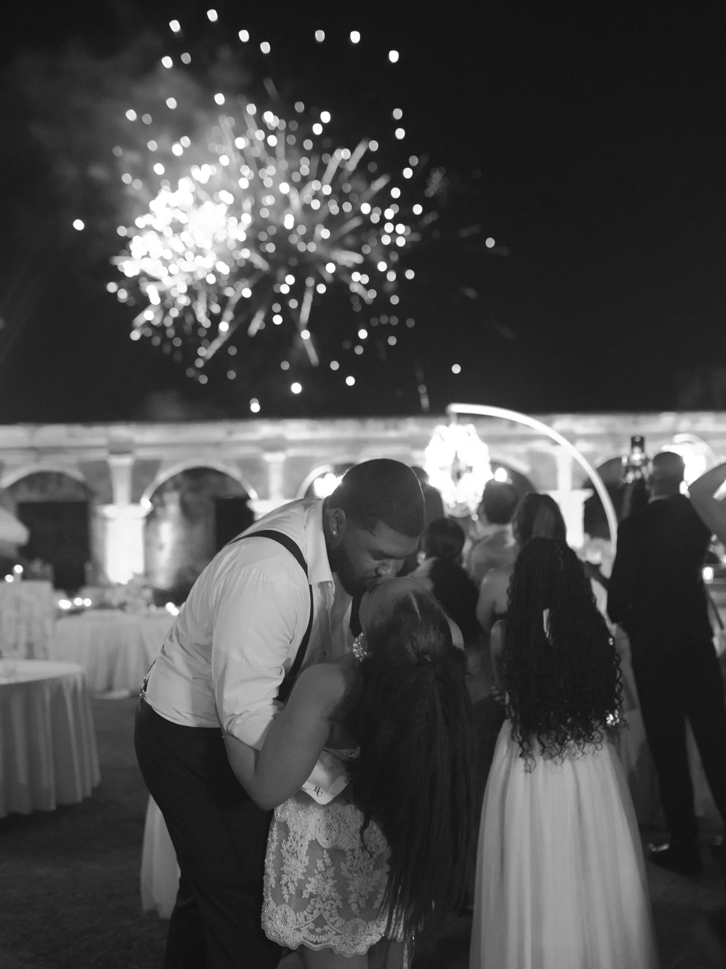 pinterest girlies come to the FRONT I need your thoughts on the DETAILS! 🙋🏾&zwj;♀️🙋🏾&zwj;♀️ stationery by meeeee!

planner: @idoguatemala
photo/video: @lifeweddingphoto @lifeweddingsfilm 
florals: @santomilagroproducciones 
reception outfit: @bro