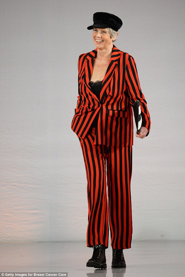 44D5FCD600000578-4930774-Working_it_This_model_rocked_the_pin_striped_look_in_this_red_an-a-95_1506672261047.jpg