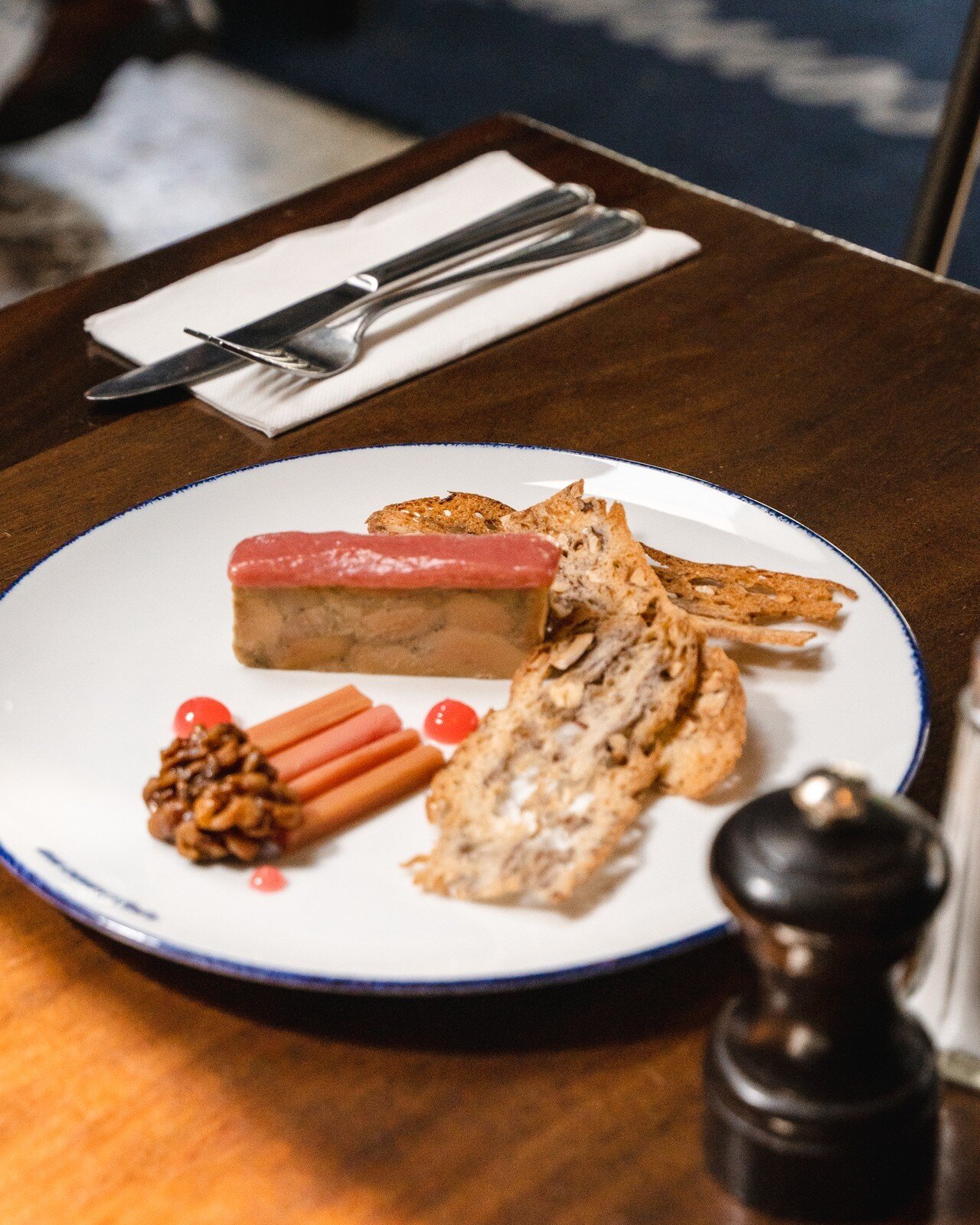 Cool down from the beach with A/C and snacks -- last call at 10 pm tonight.⁠
⁠
Our foie gras &amp; rhubarb terrine served with housemade walnut bread chips.