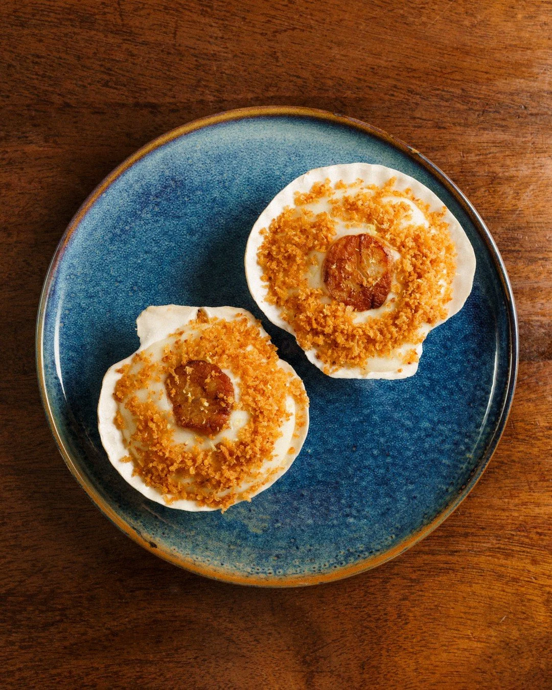 Coquilles St Jacques | Hokkaido scallop, b&eacute;chamel, mushroom, chili crumb⁠
⁠
Sweet Hokkaido scallop, b&eacute;chamel, mushroom, chili crumb. The scallop stays tender, the sauce is rich without being heavy, and the chili crumb adds crunch and a 