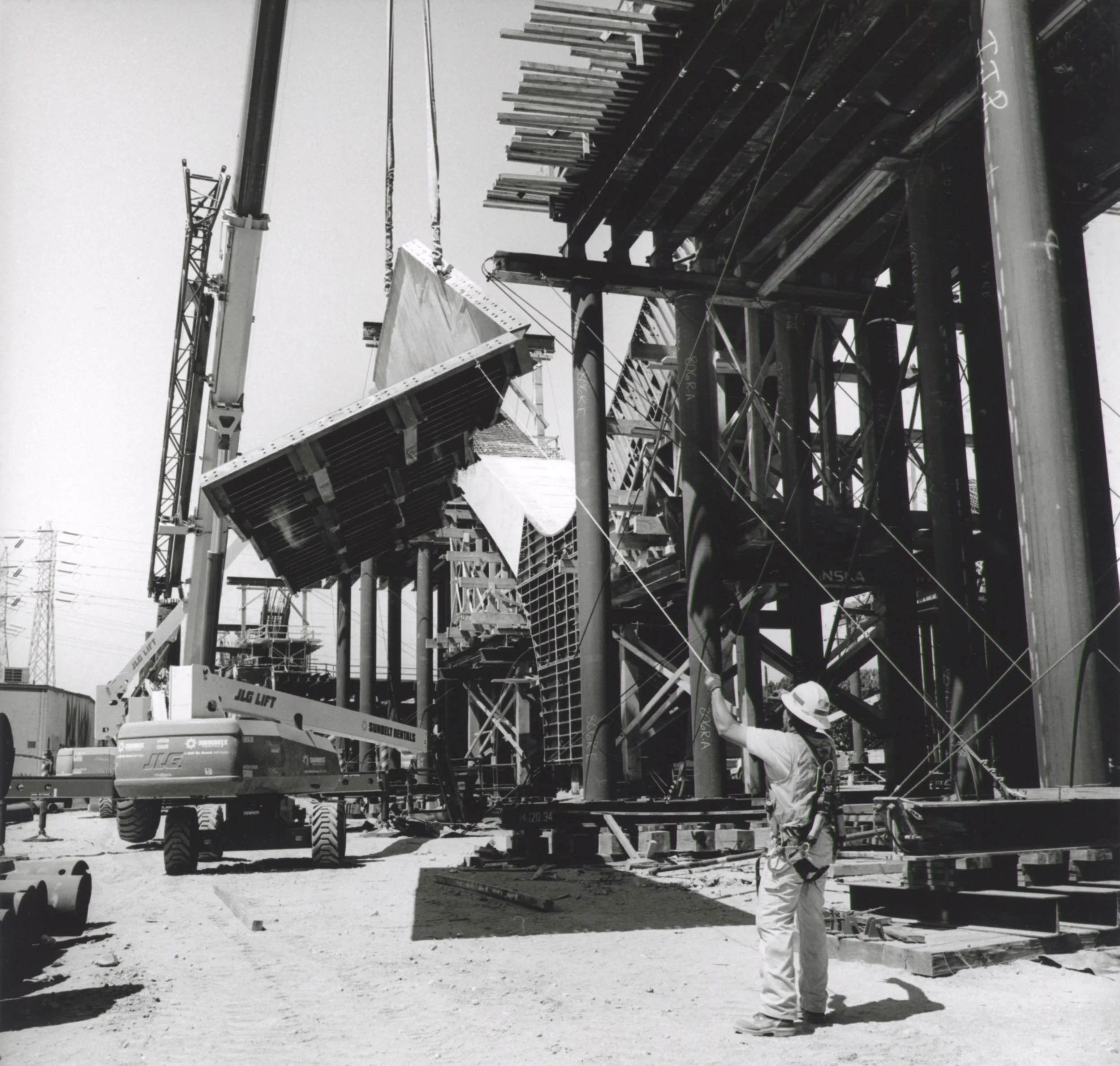 Lowering Concrete Arch Form - 2018