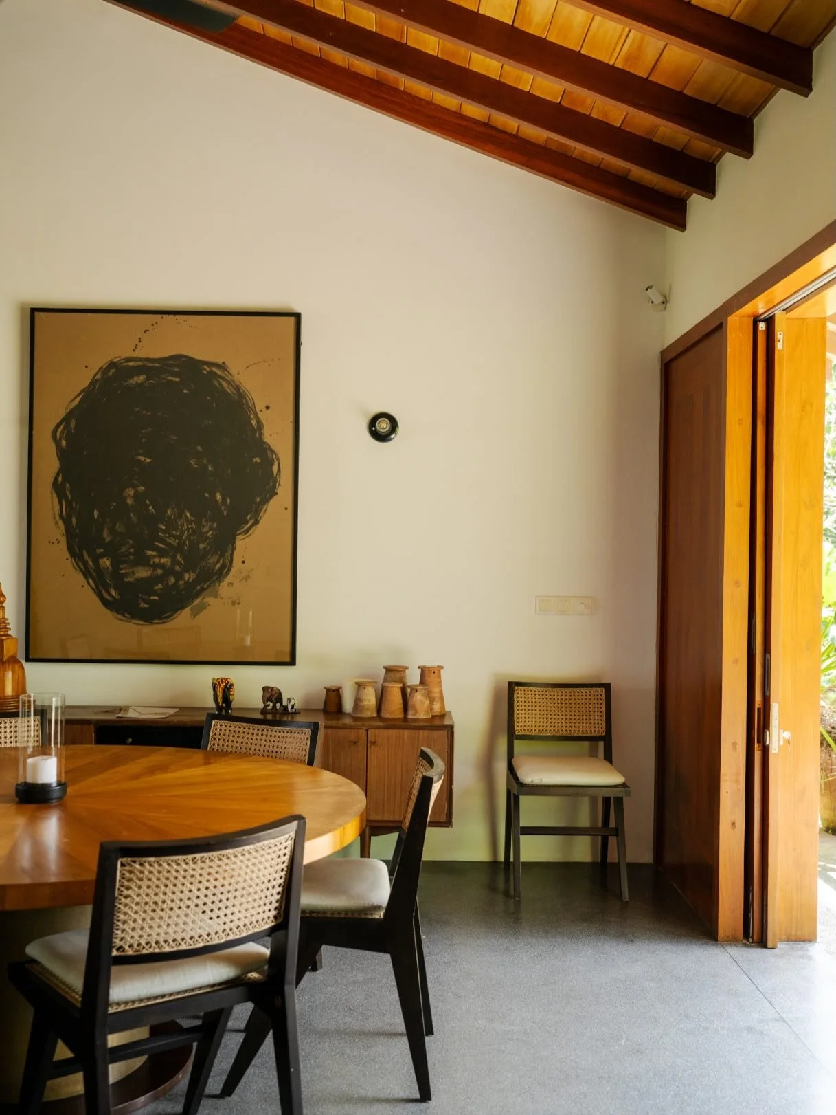 The leading luxury villa specialist in Sri Lanka @edenvillasinsrilanka is delighted to introduce its latest property: M Beach House.
&nbsp;
Created to reflect simplicity, M Beach House was designed and conceived by owner Filippo Mondadori, the Italia