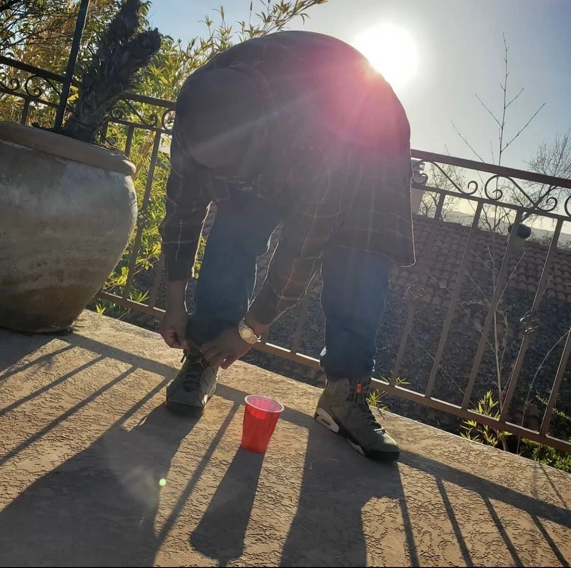 @3lackice2cold wit the #stpatricksday vibe! Y&rsquo;all be safe and responsible 🤘🏾😝 #bbe #burbanboyent #burbanboy #green #vibes #cali #sunset #3lackice #coldchain his single &ldquo;Cold Chain&rdquo; is streaming everywhere now!