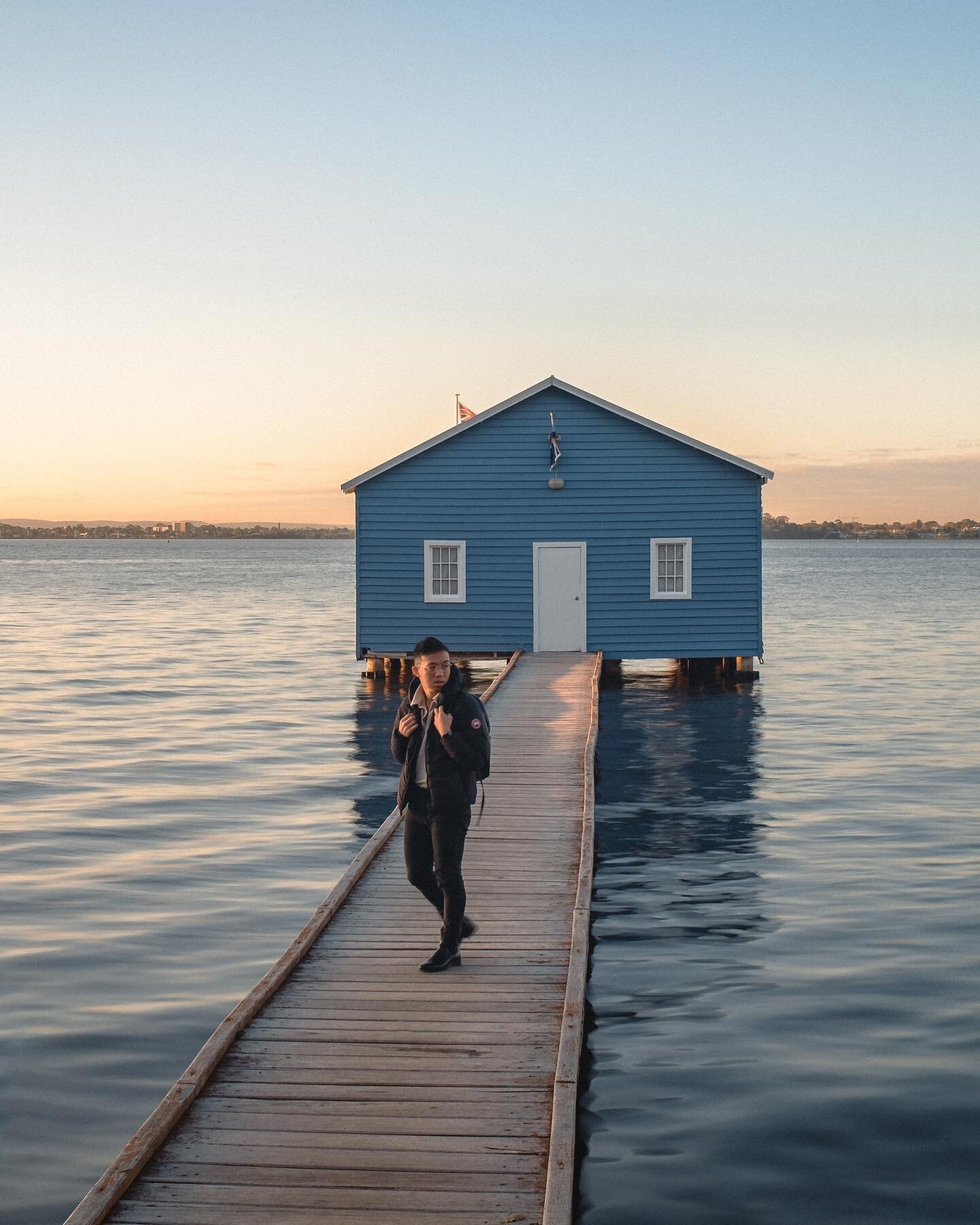 The Blue Boathouse at Sunrise - The sun rises at 7am in Perth, and I was on Brisbane time so I could get up for the sunrise without any issue 😆
FYI, no parking, so your best bet to get there is via Uber. 

#perthvibes #seeperth #visitperth #soperth 