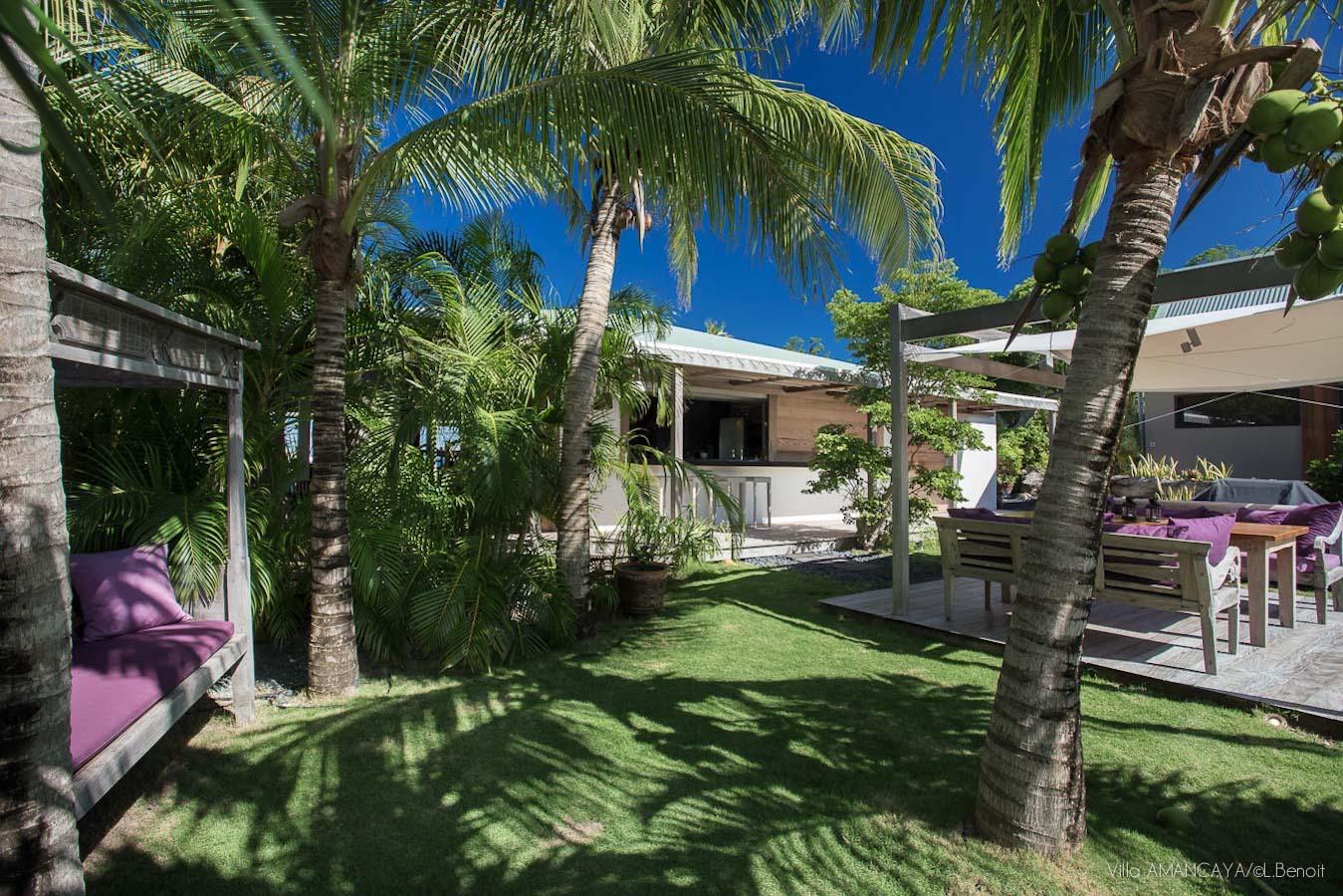 ideal_st_barth_villas_amancaya_jardins_gazebo_canapé.jpg