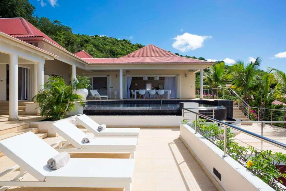 luxury-living-st-barts-villa-saint-barths-villa-rentals-prestige-gustavia-10.png
