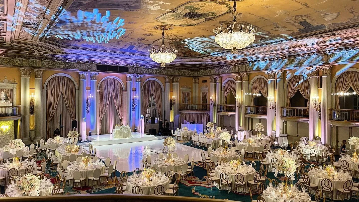 Elegant Wedding Lighting at the Millennium Biltmore Hotel – Downtown Los Angeles. Our custom lighting design enhanced the timeless beauty of the Millennium Biltmore Hotel in Downtown Los Angeles for a stunning 400+ guest wedding celebration.