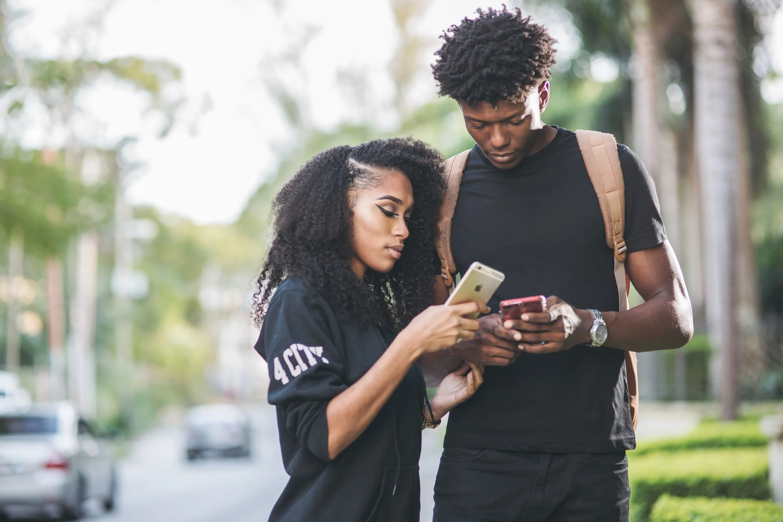 Social Media And Romantic Relationships: A Guide for Navigating Love Online