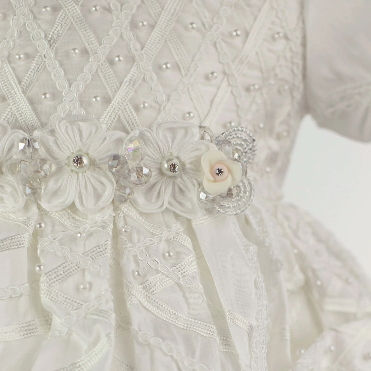 0005-White-Detal.jpg