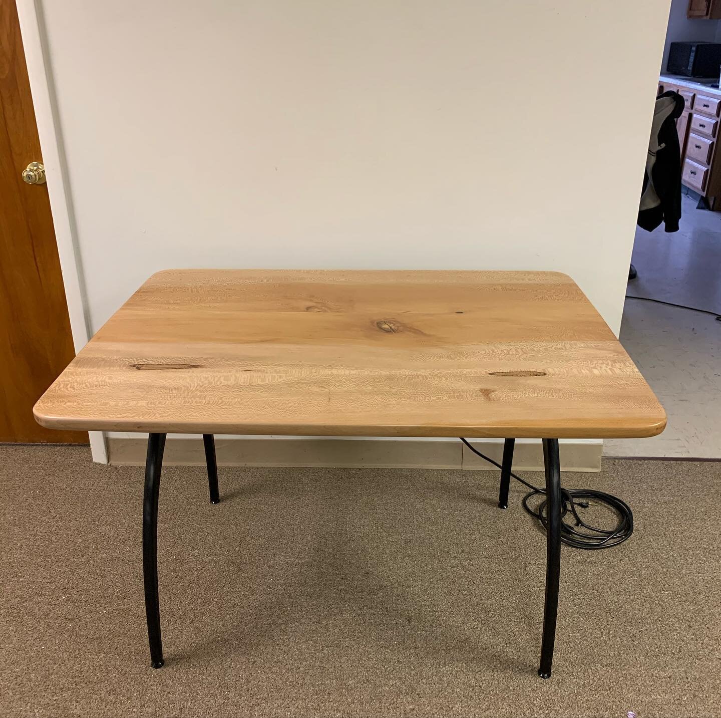Two pieces recently delivered all the to Manhattan, NY! A sycamore desk with pre-installed outlet and cable management, and a walnut console table with all-wood mechanism for the drawer.
.
.
.
#furniture #design #philadelphia #manayunk #woodworking #