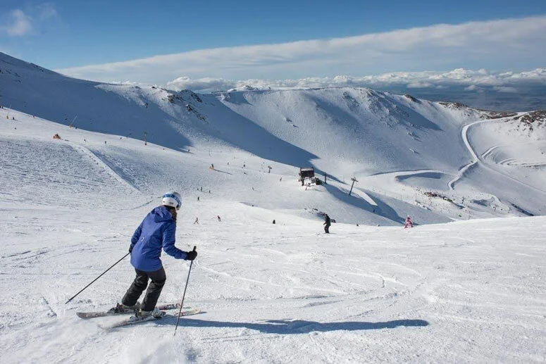 Skiing-in-New-Zealand-Mt-Hutt.jpg