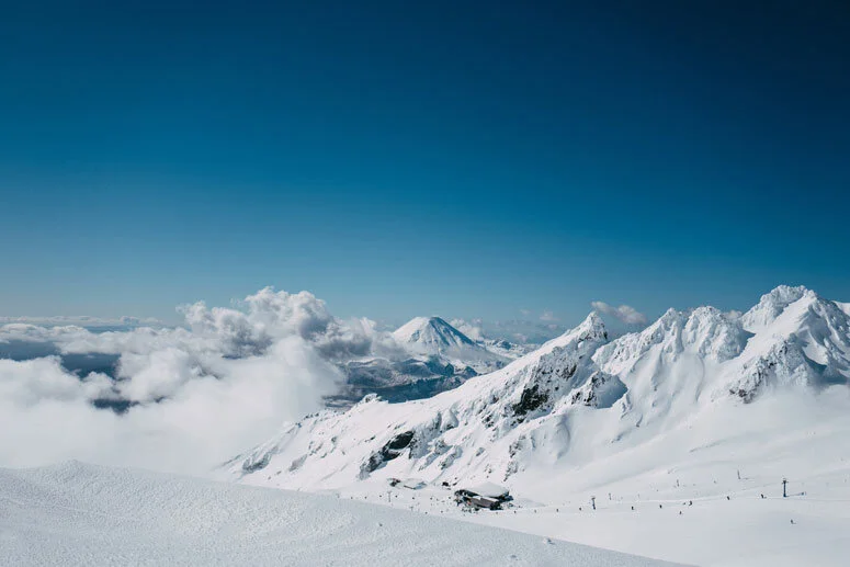Skiing-in-New-Zealand-Ruapehu-mt-doom.jpg