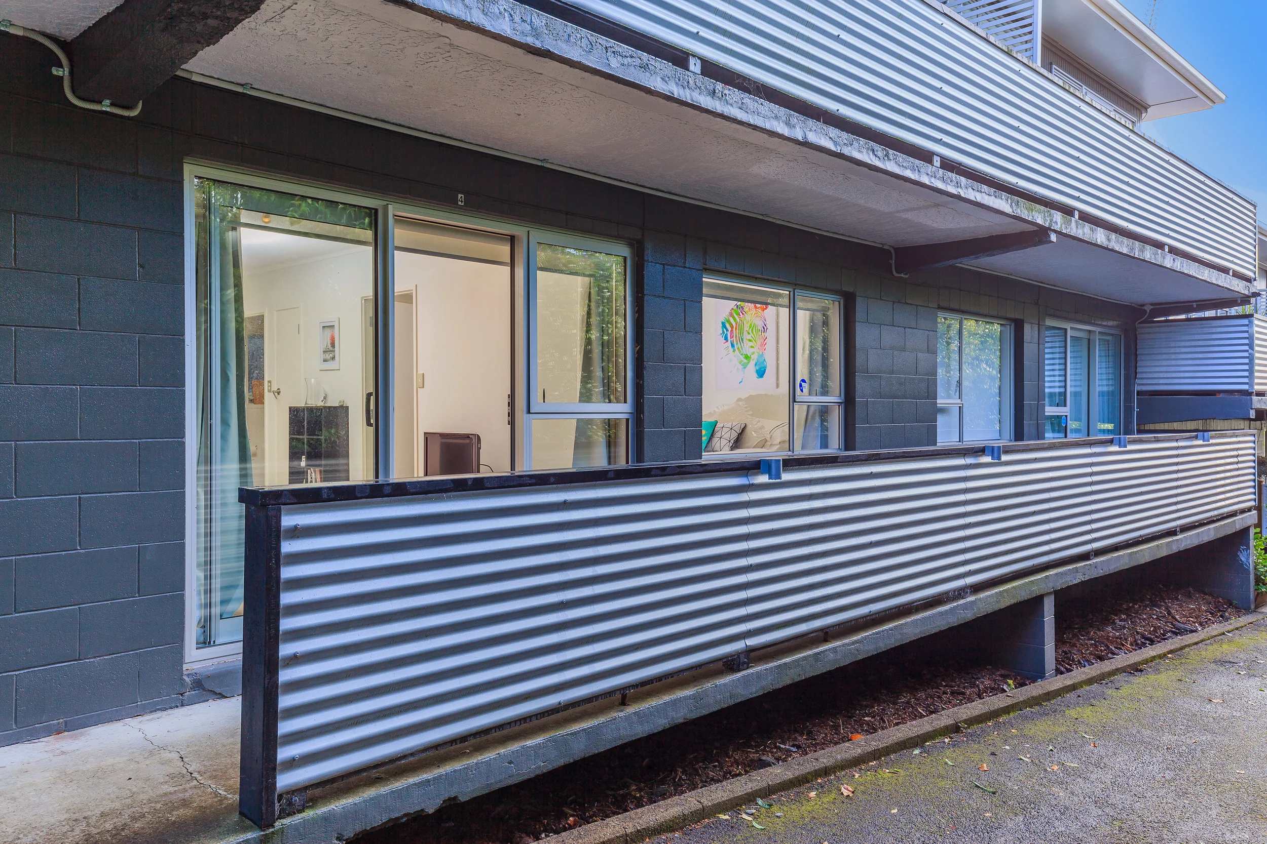 4-11 Kingsway Ave_02.jpg