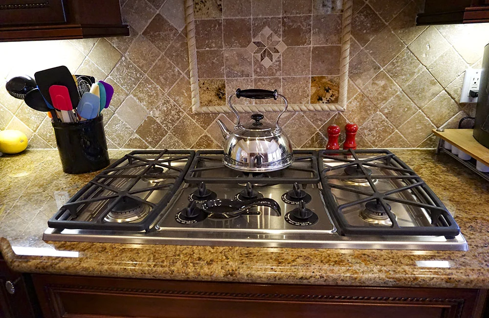 11-kitchen-range.jpg