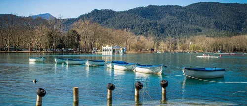 Banyoles-lake-scene-with-its-typical-leisure-boats.jpg