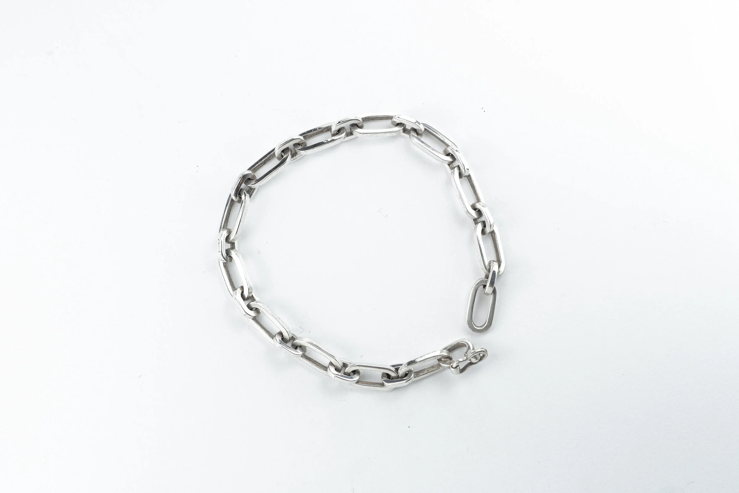 F64B2C8C-61A3-4533-A8F0-60C1BAE4B547