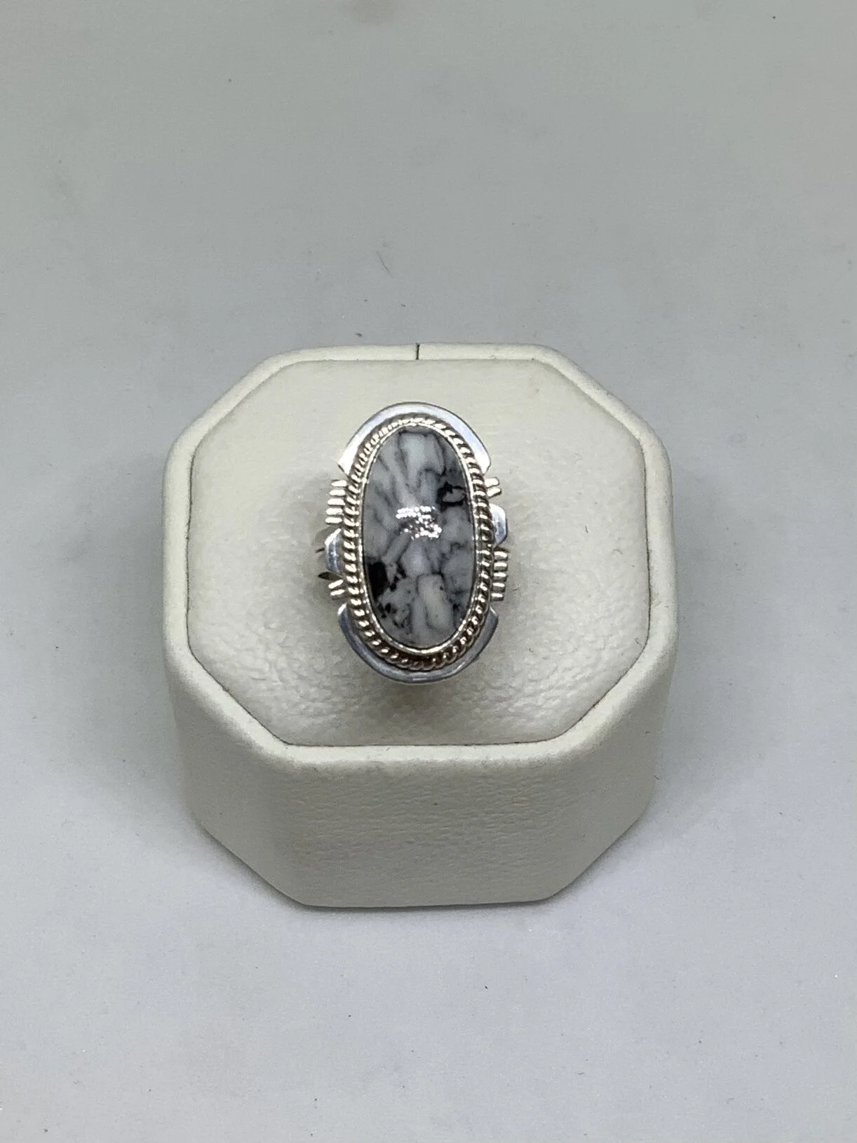 8F710533-69E5-41B3-B2BF-2FD72ACF0453