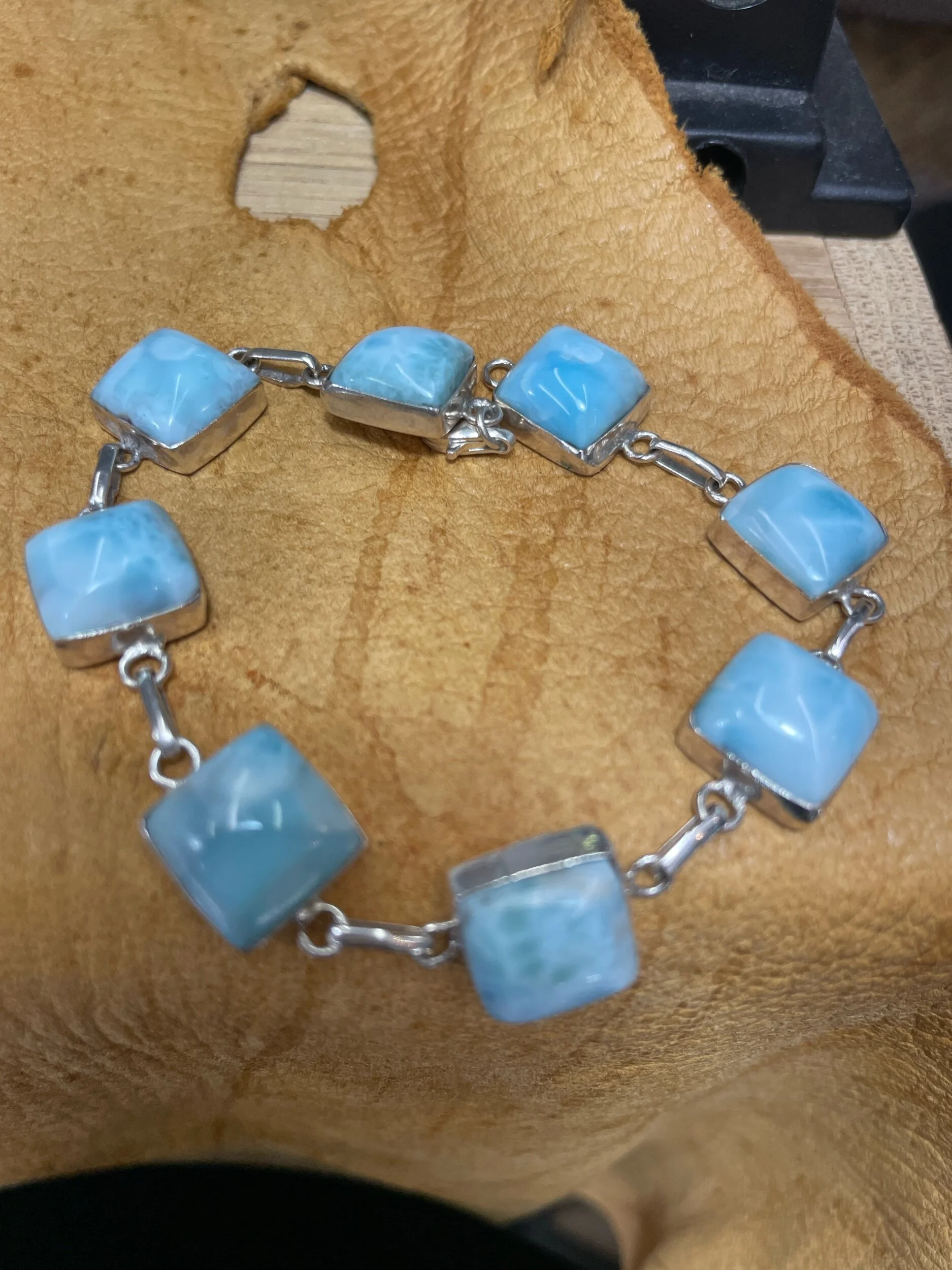 7918F1F4-A8E4-4B63-9B1E-1B17F0ADED95