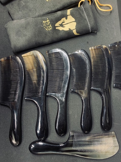 ROYAL COMBS