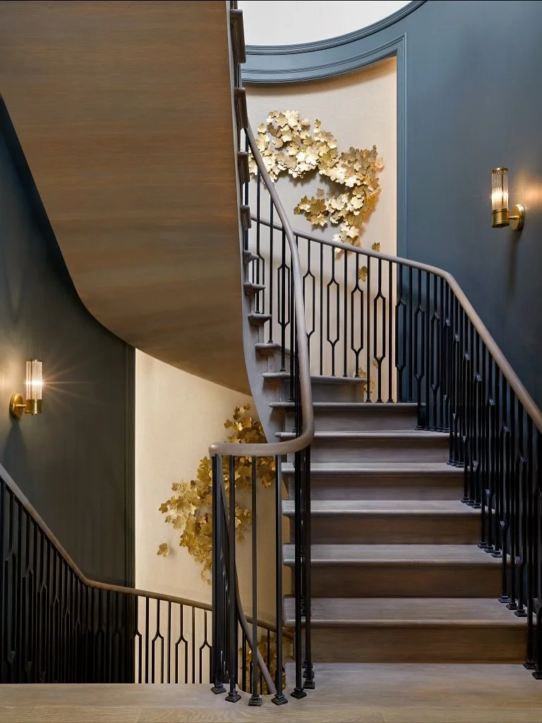 Panelling, precision, materiality, refined detailing .. British craft at its finest @james_wellesley_joinery for @laurahammett.interiors