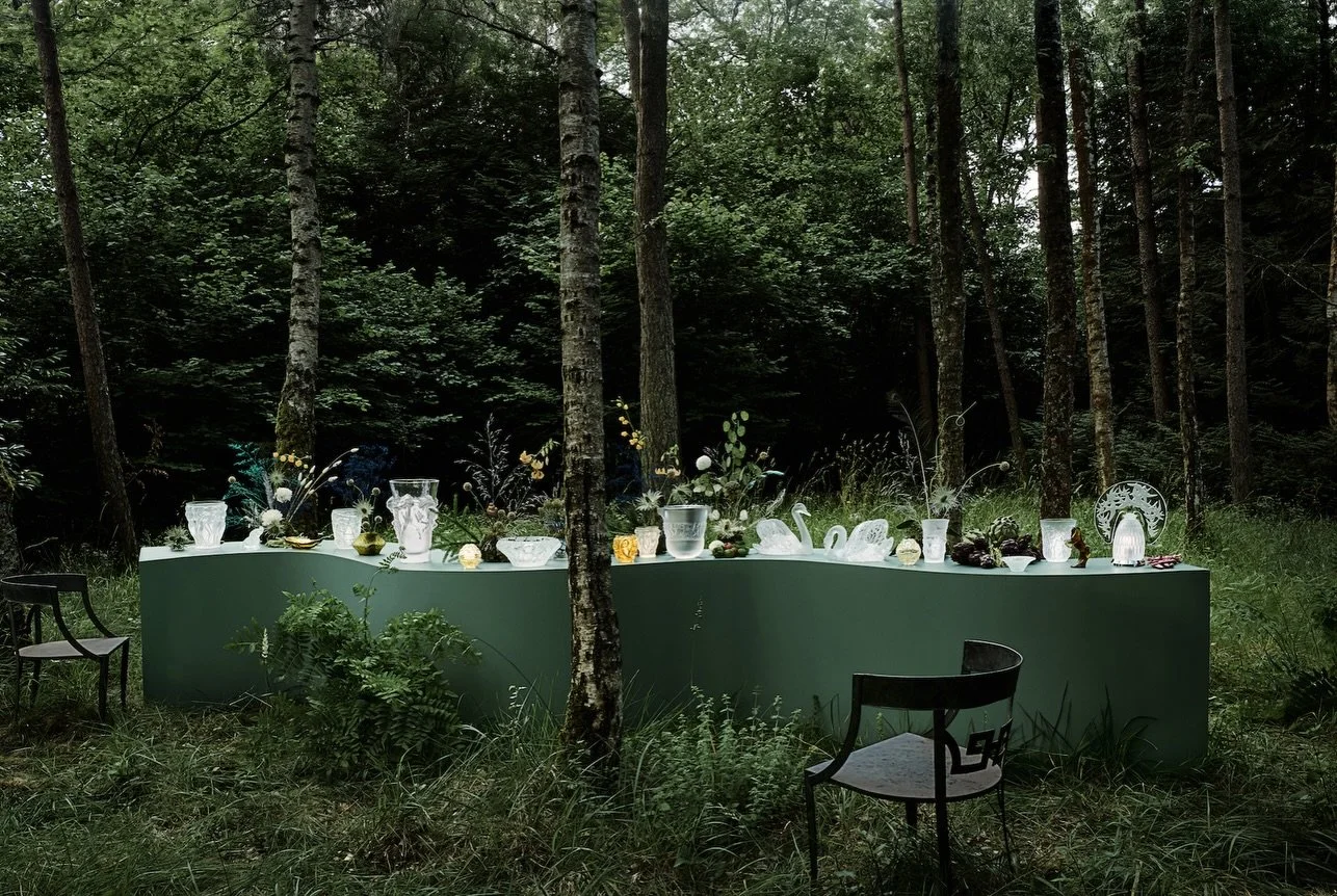 Christmas suits crystal .. from Premier Cru glasses in pre wrapped sets to Magritte perfume bottles in limited  edition &hellip; @lalique 

@simonplussimon 
#luxurygifting