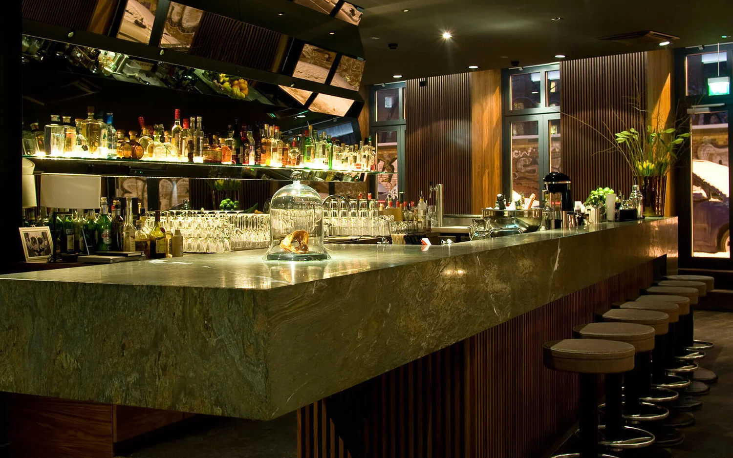 amano_bar_slideshow_2.jpg