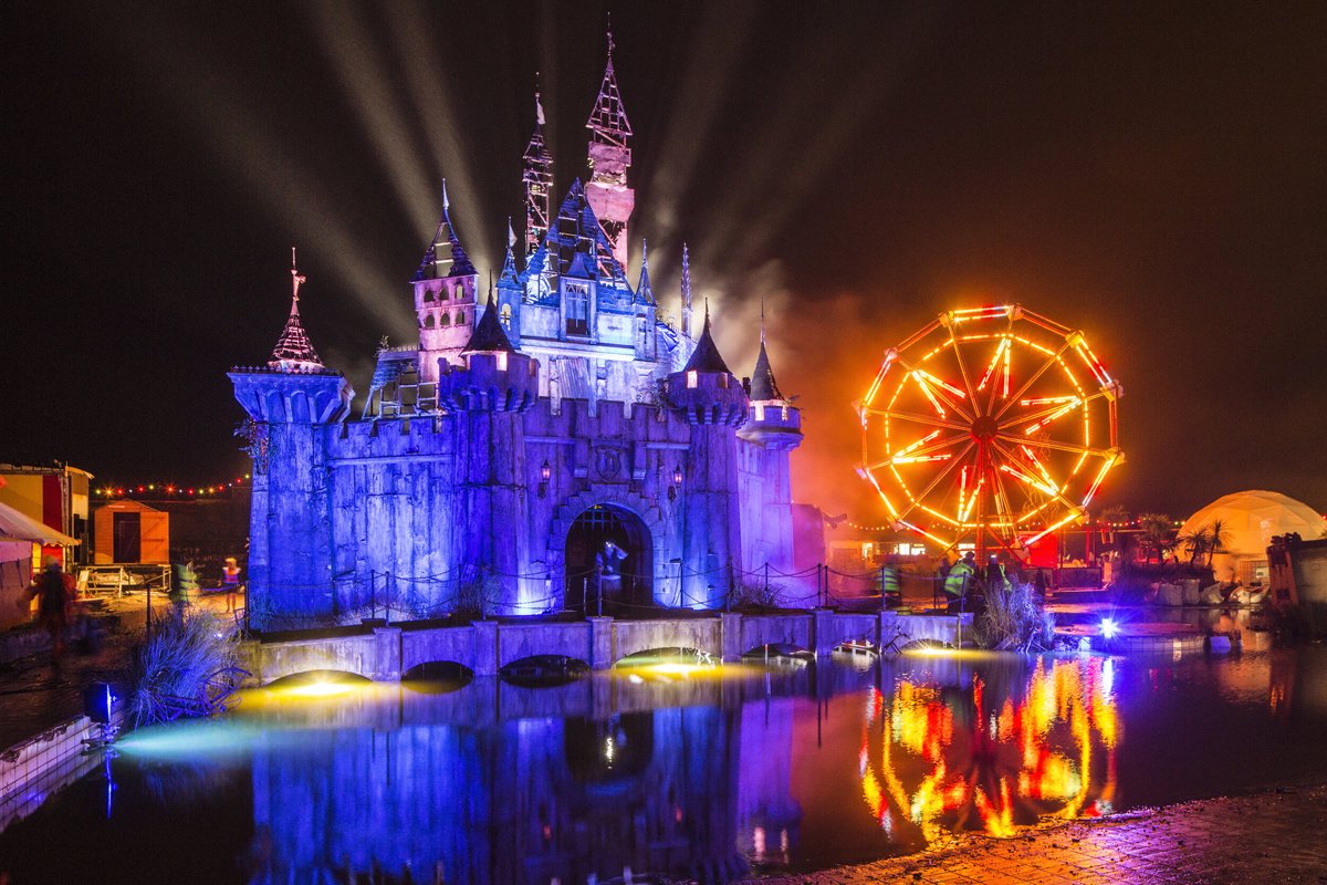 Dismaland+2015+by+David+Levene.03+copy.jpg